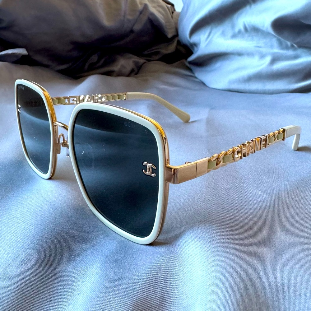 Chanel elegant chain logo luxury made in Italy sunglasses women summer White